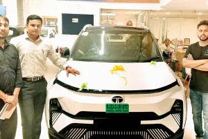 नवरात्र के पहले ही दिन बाजार में बरसे दो सौ करोड : खूब बिके ईवी वाहन, जीएसटी दर में कटौती से शोरूम पर रहा ग्राहकों का तांता