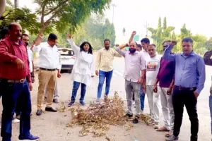 हिडन कैमरे के खिलाफ कांग्रेस ने जताया विरोध : विधानसभा अध्यक्ष का फूंका पुतला, कहा- यह विधायकों की निजता का उल्लंघन, बल्कि लोकतंत्र की गरिमा के भी खिलाफ 