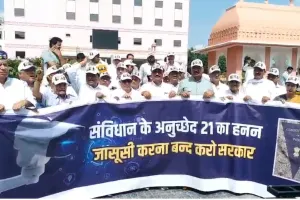 कैमरों के जरिए जासूसी को लेकर कांग्रेस का विधानसभा परिसर में प्रदर्शन, टीकाराम जूली ने लगाया जासूसी का आरोप