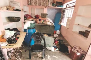 आभूषण और नकदी पार कर ले गए : चोरों ने सोते परिवार पर किया केमिकल स्प्रे