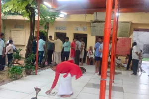 केशोपुरा में ठाकुर जी के मंदिर से चोरी, बदमाश तीन मूर्तियां और नकदी ले गए