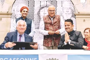 फ्रांस के कारकासोन शहर के मेयर और नगर परिषद आयुक्त के बीच जॉइंट सिटी समझौता 