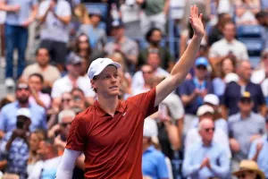 यूएस ओपन : सिनर चौथे राउंड में, ज्वेरेव हारकर बाहर, स्वियातेक लगातार पांचवीं बार अंतिम-16 में