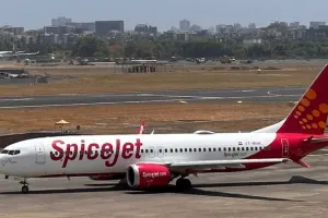 उड़ान भरते समय निकला विमान का पहिया : मुंबई में सुरक्षित लैंडिंग, यात्रा की पूरी