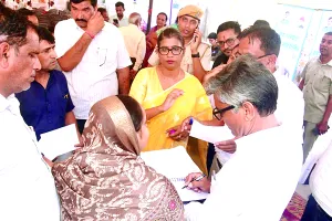 शहरी सेवा शिविर : निगम आयुक्त ने सुनी जनसमस्या, 1337 आवदनों का किया तुरंत निस्तारण 