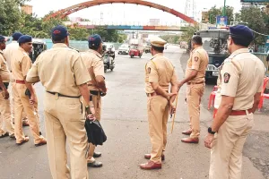 मुंबई में ब्लास्ट की धमकी हाई अलर्ट पर पुलिस : वाट्सएप पर आई चेतावनी-लश्कर के 14 आतंकियों ने 34 गाड़ियों में बम लगाए