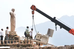 सेवन वंडर्स पर चला बुलडोजर : एनजीटी ने तोड़ने के दिए थे आदेश, वैटलैण्ड और ग्रीन बेल्ट एरिया में हुआ था निर्माण