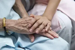 रजिस्ट्रार जनरल ऑफ इंडिया की रिपोर्ट : बुजुर्ग हो रहा भारत, शिशु मृत्यु दर में बड़ी कमी आई