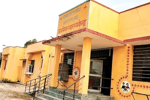 लैब टेक्नीशियन घर में बैठा : मरीज अस्पताल में तड़प रहे, मरीजों को जाना पड़ता है खानपुर, बारां