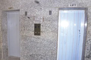 एक लिफ्ट के भरोसे निगम कार्यालय, लम्बे समय से बंद है कोटा दक्षिण निगम की लिफ्ट