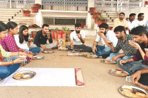 सुखाड़िया विश्वविद्यालय में बवाल : एबीवीपी ने किया कुलगुरु का सांकेतिक श्राद्ध, बोले- श्राद्ध का मकसद मेवाड़ के प्रति नकारात्मक सोच वालों को चेतावनी