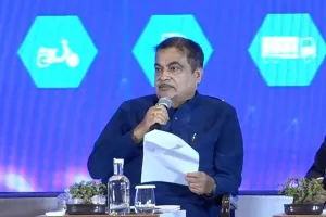 सरकार आरामदेह परिवहन को बढ़ावा देने की दिशा में कर रही है काम : फ्लैश चार्जिंग बस चलाने का लिया निर्णय, गडकरी ने कहा- यह बस 20 सेकेंड में होती है चार्ज 