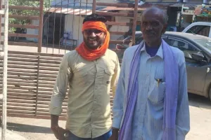 सहकारी समिति के गोदाम का टूटा गेट करवाया सही, पेशाबघर से हटवाई शराब की बोतलें