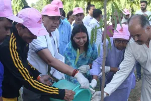  स्वच्छता ही सेवा पखवाड़ा अभियान : मंत्रियों के साथ जन प्रतिनिधि और अधिकारियों ने थामी झाड़ू, आमजन को स्वच्छता के प्रति जागरूक करने का दिया संदेश 