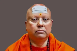 दिल्ली पुलिस की बड़ी कार्रवाई : आगरा से पकड़ा गया फरार स्वामी चैतन्यानंद, छात्राओं के यौन उत्पीड़न के गंभीर आरोप