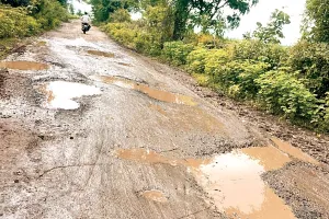 लापरवाही : खानपुर दोबड़ा सड़क मार्ग हादसों को दे रहा न्योता