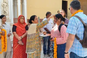 विश्व पर्यटन दिवस : जयपुर के हवामहल में मुफ्त प्रवेश, तिलक-माला और रंगोली से पर्यटकों का भव्य स्वागत