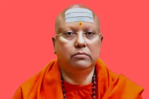 चैतन्यानंद सरस्वती के खिलाफ यौन उत्पीड़न का मामला दर्ज : छात्राओं ने लगाए आरोप- अभद्र भाषा बोली, अश्लील संदेश भेजे... 