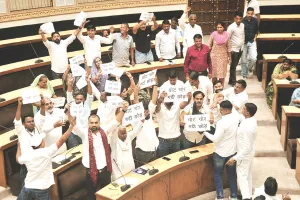 ग्रेटर निगम की साधारण सभा स्थगित, बैठक में विपक्ष के वोट चोर-गद्दी छोड़ के गूंजें नारे