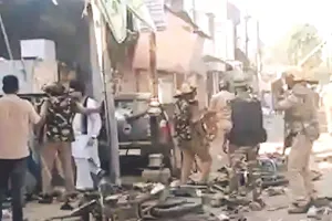 बरेली में बवाल : बेकाबू भीड़ पर लाठीचार्ज, जुमे की नमाज के बाद नारेबाजी से शुरू हुआ मामला