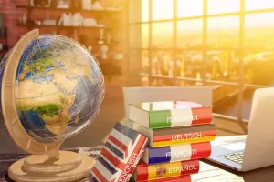 दो देशों के मध्य संवाद का आधार है अनुवादक