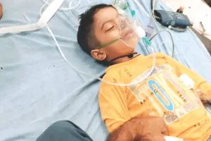 खांसी की सीरप पिलाते ही बेहोश हुए बच्चे : जेके लोन हॉस्पिटल में कराया भर्ती, सीरप की सप्लाई पर लगाई रोक 