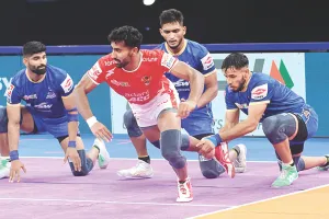 प्रो कबड्डी लीग : हरियाणा स्टीलर्स ने गुजरात जाएंट्स को 3 अंक से हराया, हरियाणा की पांच मैचों में यह तीसरी जीत 