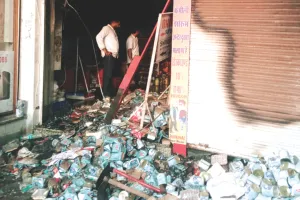 सुपर मार्केट में भड़की भीषण आग : लाखों का सामान जलकर खाक, शॉर्ट सर्किट से लगी आग