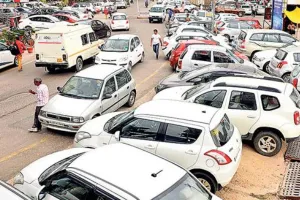 वाहन को पार्क करने की समस्या दिन प्रतिदिन गंभीर
