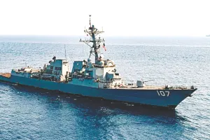 वेनेजुएला को चारों ओर से घेर रही अमेरिकी सेना : 8 युद्धपोतों पर 4500 सैनिक तैनात, ड्रग तस्करी रोकने का नाम दे रहा अमेरिका 