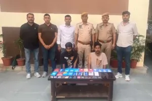 साइबर शिल्ड अभियान में पुलिस की बड़ी कार्रवाई : धोखाधडी करने वाले दो ठग गिरफ्तार, 13 एटीएम और 8 सिम कार्ड बरामद