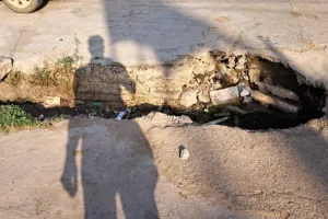 कोटा दक्षिण वार्ड 67 : सीवरेज के चैंबर और नालियों के टूटे ढक्कन बने परेशानी, बिजली के झूलते तारों से हादसे का डर