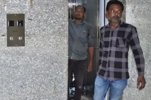 असर खबर का - कोटा दक्षिण निगम में लगी नई लिफ्ट हुई शुरु, बुजुर्गों को मिली राहत, अब सीढ़ियों से नहीं चढ़ना पड़ेगा