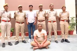 पुलिस की बड़ी सफलता : 25 हजार का ईनामी बदमाश गिरफ्तार, मर्डर केस में 2 साल से था फरार 