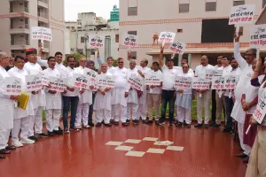 राजस्थान विधानसभा का मानसून सत्र शुरू : कांग्रेस का 'वोट चोर, गद्दी छोड़' नारे के साथ हंगामा, अध्यादेश पेश; श्रद्धांजलि के बाद कार्यवाही स्थगित