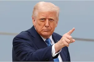 अमेरिका-चीन व्यापार तनाव फिर बढ़ा : ट्रंप ने लगाया 100% नया टैरिफ, सॉफ्टवेयर निर्यात पर भी रोक