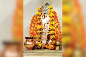 न्याय के द्वार पर बिराजे है पूरब मुखी गणेश