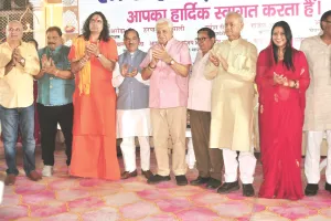 लोकल फॉर वोकल थीम के साथ दीपावली सजावट का शुभारंभ, पांच बत्ती पिंक कलर थीम के साथ एमआई रोड 22 हजार बल्बों के साथ जगमग