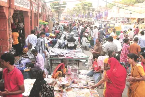 दीपोत्सव का आगाज : अच्छे मानसून, जीएसटी कटौती और बोनस से बढ़ी खरीदारी की रौनक