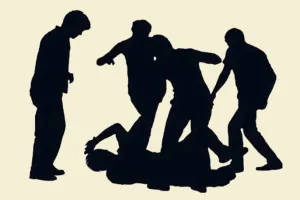 बच्चों के झगड़े में 2 पक्षों में जमकर मारपीट : संघर्ष में 25 लोग घायल, पुलिस बल तैनात 