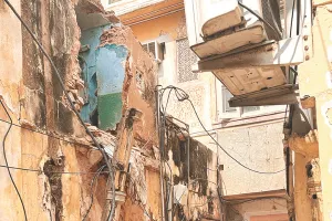 नगर निगम ने जर्जर इमारतों के हिस्सों को किया ध्वस्त, भवन स्वामियों को मरम्मत के लिए किया पाबंद 