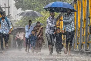 प्रदेश के कई जिलों में बारिश का दौर जारी : ठंडी हवा चलने से बढ़ा सर्दी का असर, तापमान में भी दर्ज की गिरावट 