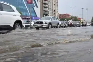 जयपुर में झमाझम बारिश : सड़कों पर भरा पानी, तापमान गिरा; जाम लगा