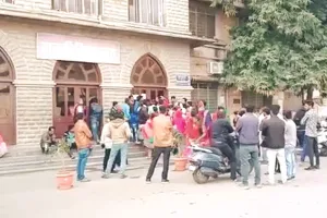 नवजात बेटे पर दो दम्पतियों का दावा : दोनों ही पेरेंट्स के पहले से एक-एक बेटी, डीएनए से सुलझेगा विवाद 