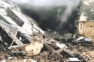 हार्डवेयर की दुकान में रखे सिलेंडर में धमाका : व्यापारी जिंदा जला, शव 20 फीट और दुकान का शटर 60 फीट दूर मिला 