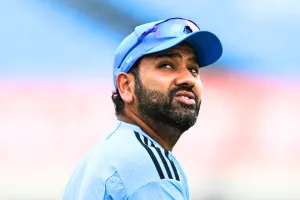 IND vs AUS : रोहित वनडे में सर्वाधिक रन बनाने वाले तीसरे बल्लेबाज, 10 साल में सबसे धीमा अर्धशतक 