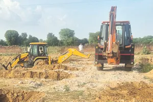 चौदह बीघा कृषि भूमि पर बसाई गई अवैध कॉलोनियां ध्वस्त, चार बीघा सरकारी भूमि को कराया अतिक्रमण मुक्त