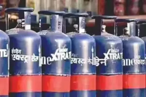 कॉमर्शियल गैस सिलेंडर 15 रुपए महंगा, घरेलू सिलेंडर के दाम यथावत