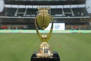 एशिया कप ट्रॉफी विवाद : ACC चीफ नकवी ने UAE को सौंपी ट्रॉफी, भारत को कब मिलेगा खिताब?