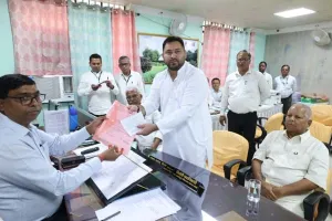 तेजस्वी यादव ने राघोपुर से भरा नामांकन : राजद का माना जाता है पारंपरिक गढ़, लालू-राबड़ी भी यहां से लड़ चुके है चुनाव 